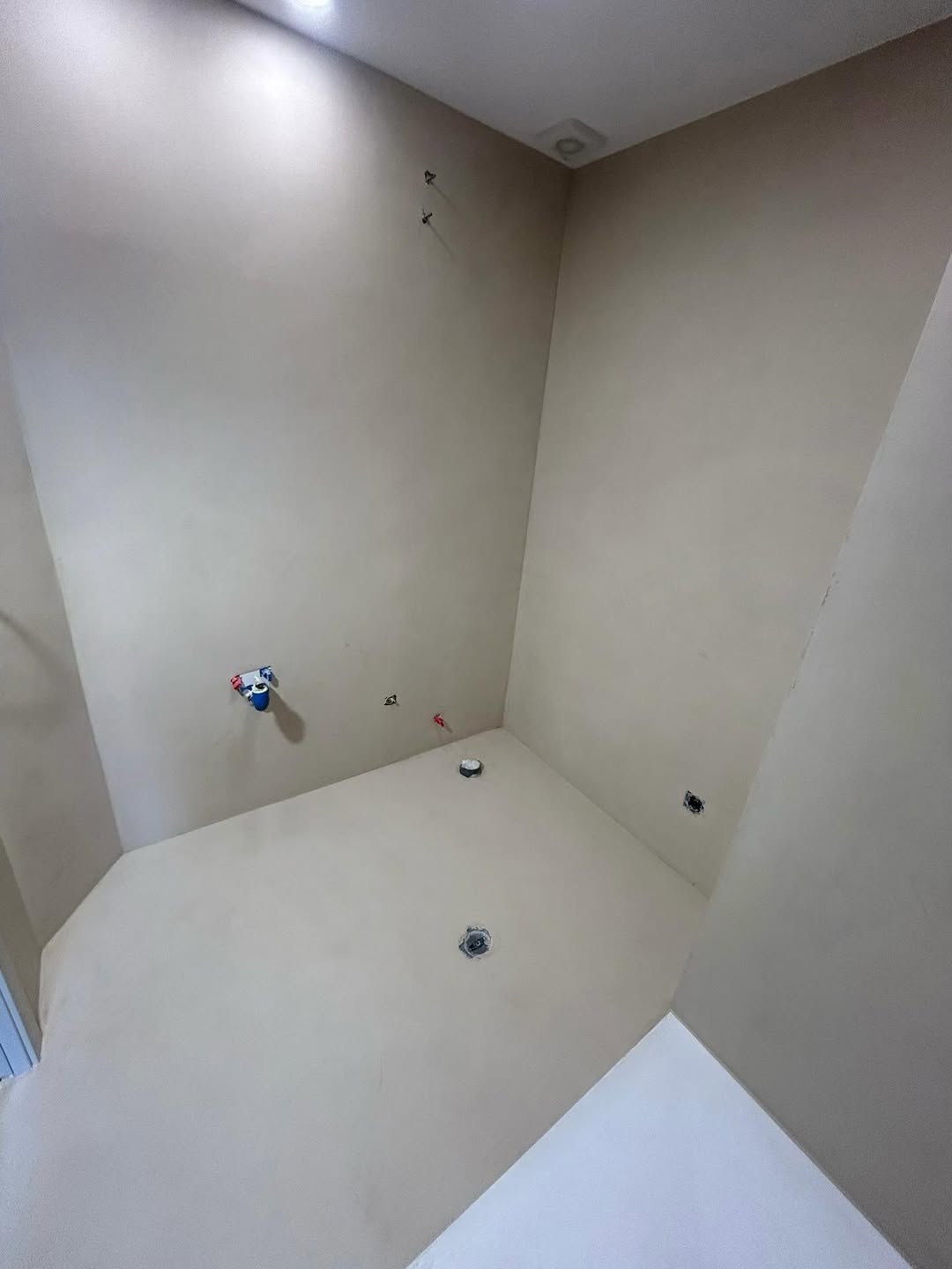Baño en microcemento Crisant 2